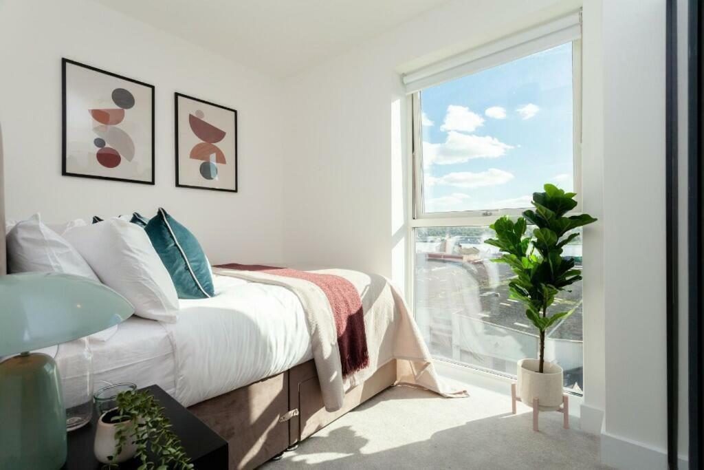 Deluxe Double Bed In Shared Apt Near Canary Wharf, City Airport & O2 Arena With Thames View Londýn Exteriér fotografie