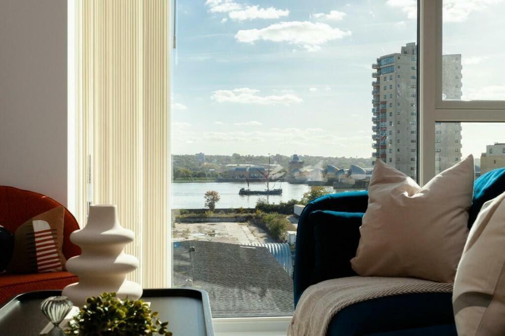 Deluxe Double Bed In Shared Apt Near Canary Wharf, City Airport & O2 Arena With Thames View Londýn Exteriér fotografie